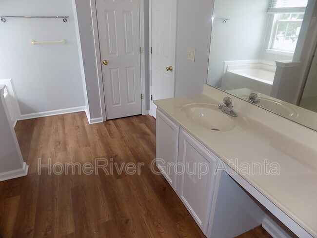 Building Photo - 460 Springbottom Ct SE