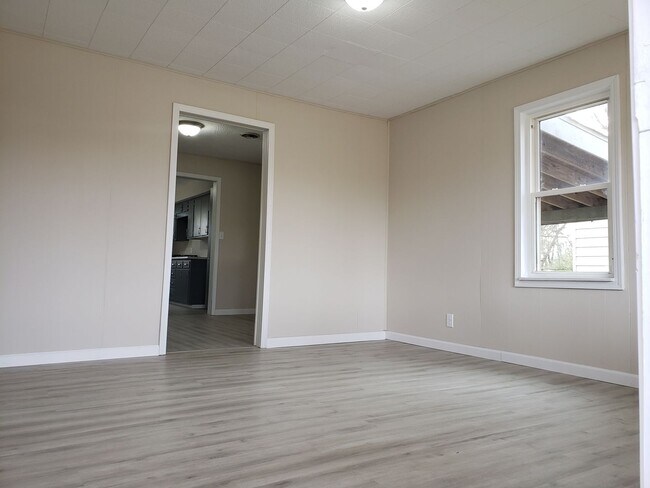 Building Photo - 1664 E Florida St