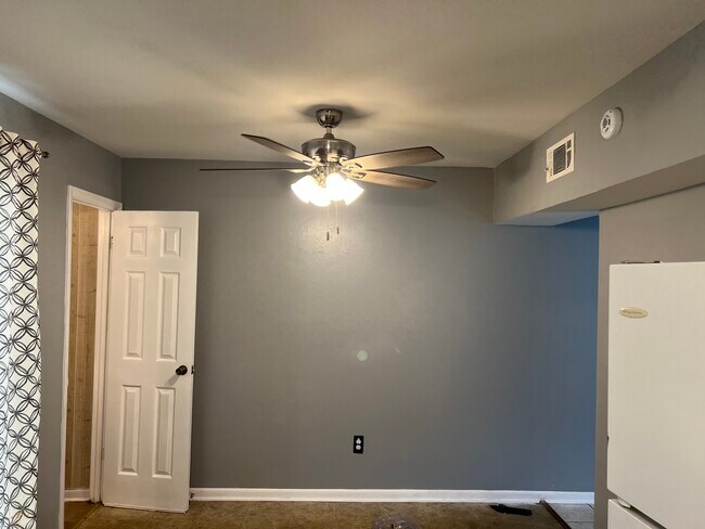 Building Photo - 1814 Regal Dr