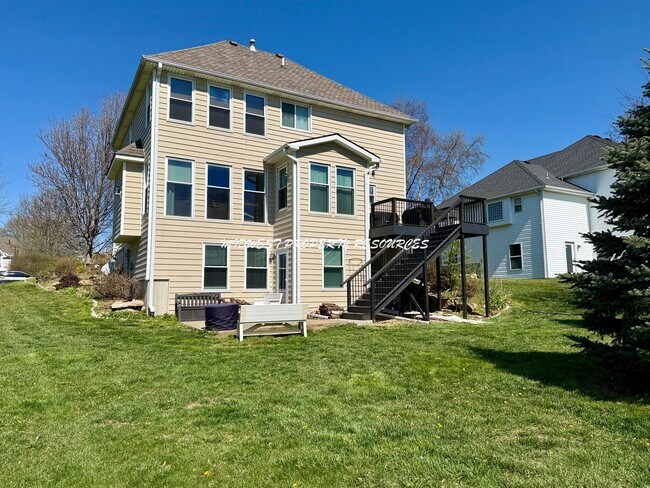 Building Photo - BEAUTIFUL TWO-STORY HOME w/POND VIEWS