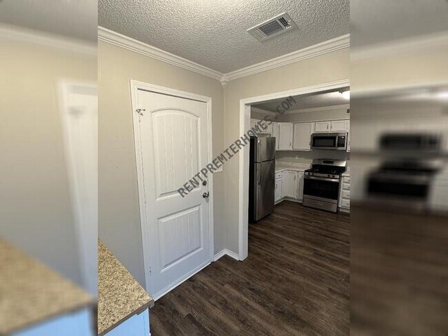 Building Photo - 2111 Pattywood Dr