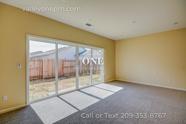 Building Photo - Large Single-Story 4 Bedroom Home in Patterson--has SOLAR!