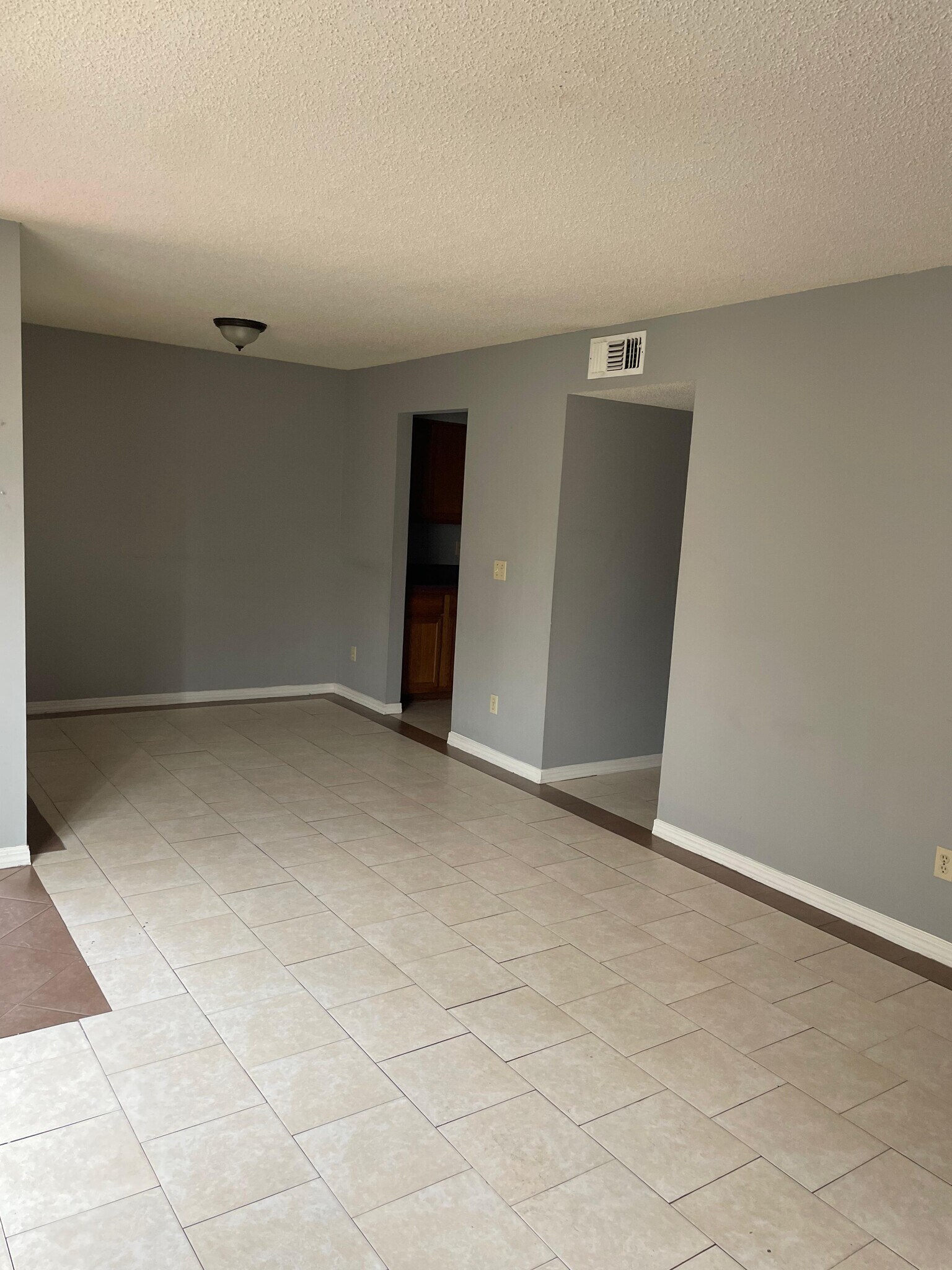 Building Photo - 471 Bentwood Ln
