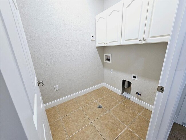 Building Photo - 1930 Saddlewood Ct