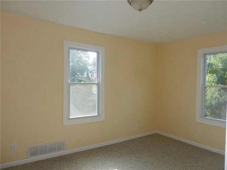 Building Photo - 2408 Eiler Ave