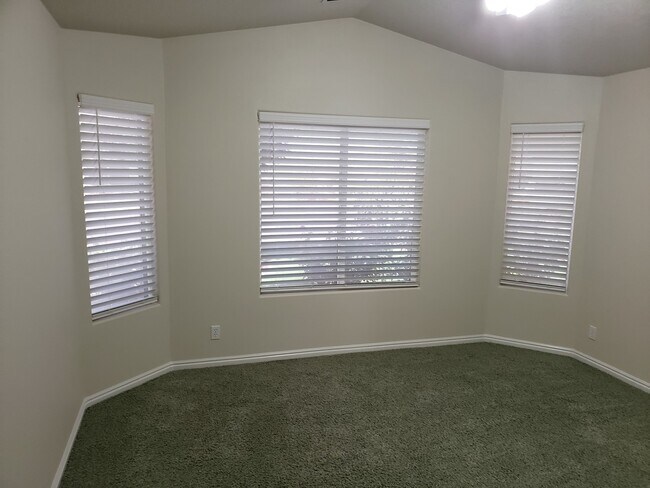 Building Photo - Bright Home with 2 Car Garage