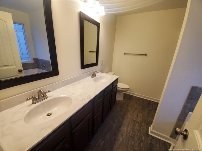 Building Photo - 1717 Cherrypoint Dr