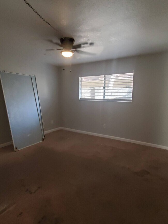 Building Photo - COMING UP! Charming 2-Bed, 1-Bath Apartment!