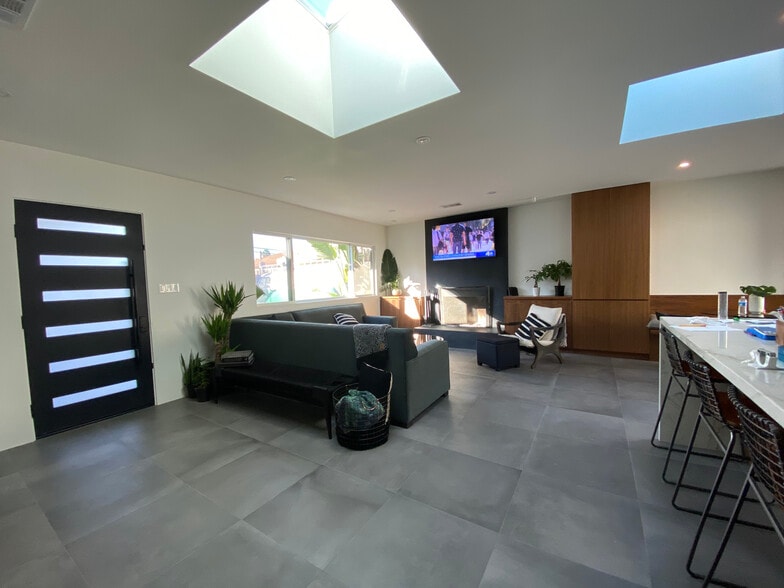 Building Photo - 2009 Warfield Ave