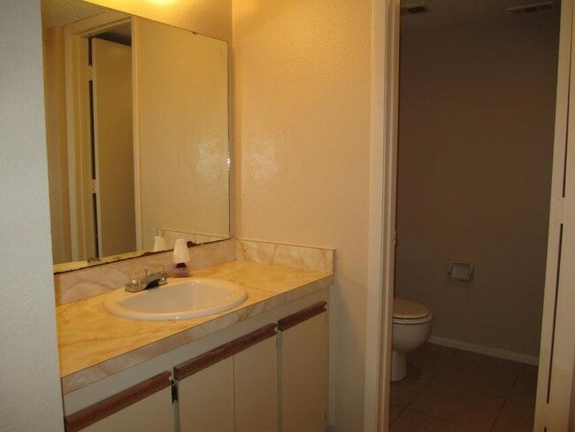 Building Photo - 1512 SE Royal Green Cir