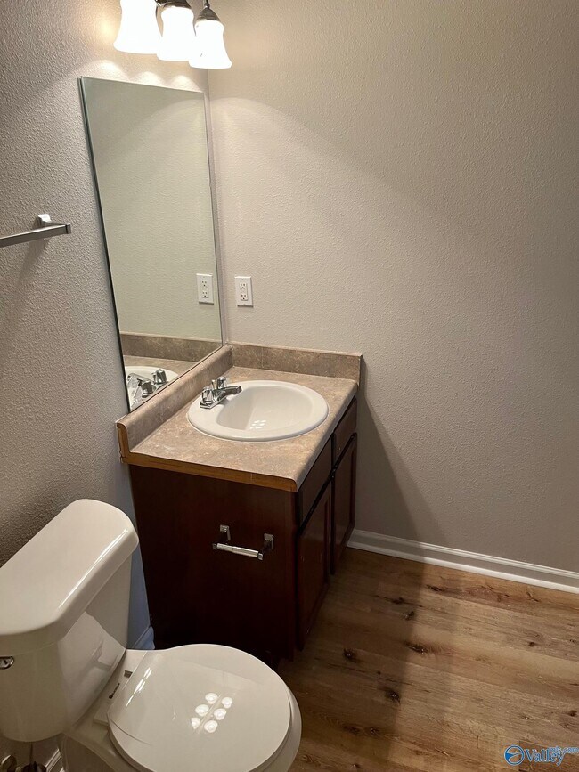 Building Photo - 193 Cloverbrook Dr