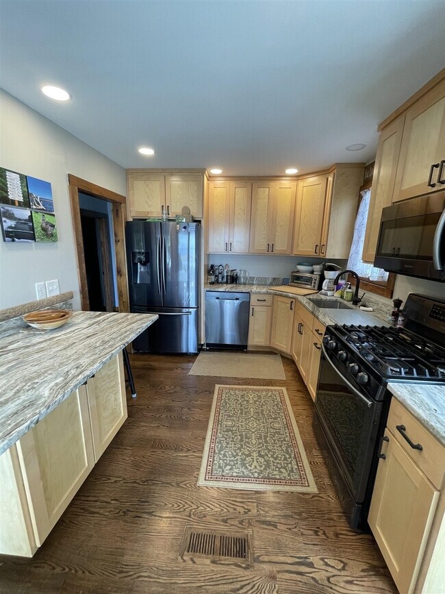 Building Photo - 144 Bayou Rd