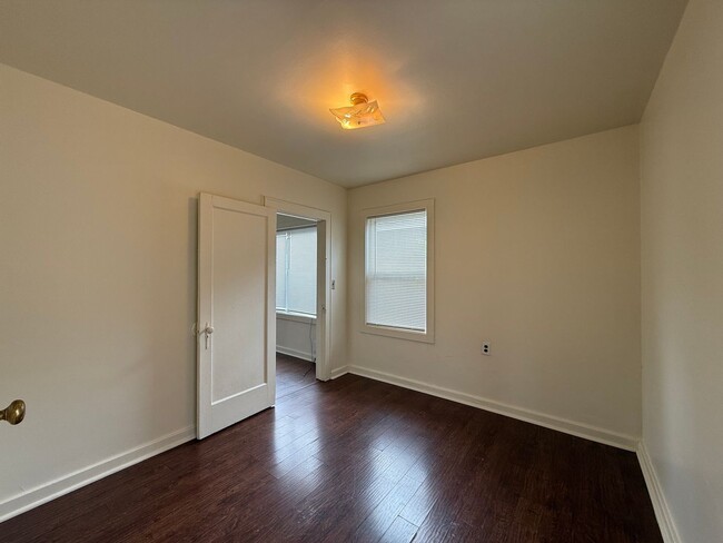 Building Photo - 2104 E 13th St