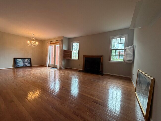 Building Photo - 727 Jacques Cir