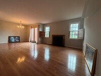 Building Photo - 727 Jacques Cir