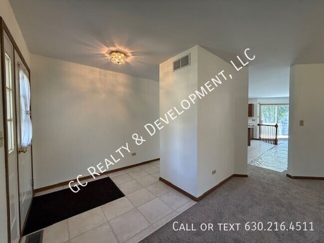 Building Photo - 735 Grandview Dr