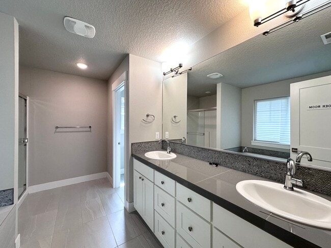 Building Photo - Beautiful Home in Desirable Monterey Estates – Happy Valley