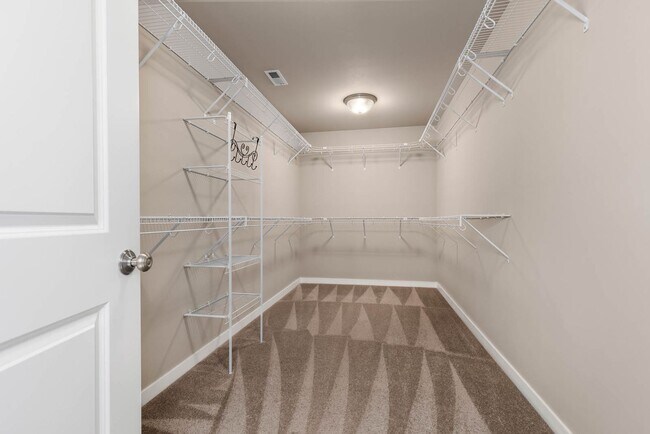 Building Photo - Spacious 5-Bedroom Home with Loft in Beautiful Carnation