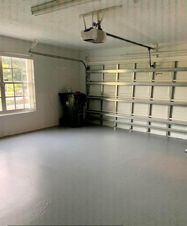 Building Photo - 1103 Lake Breeze Dr