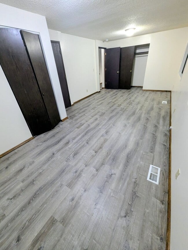 Building Photo - 4 BD/2BA Single Family Home in Dredge Lake area