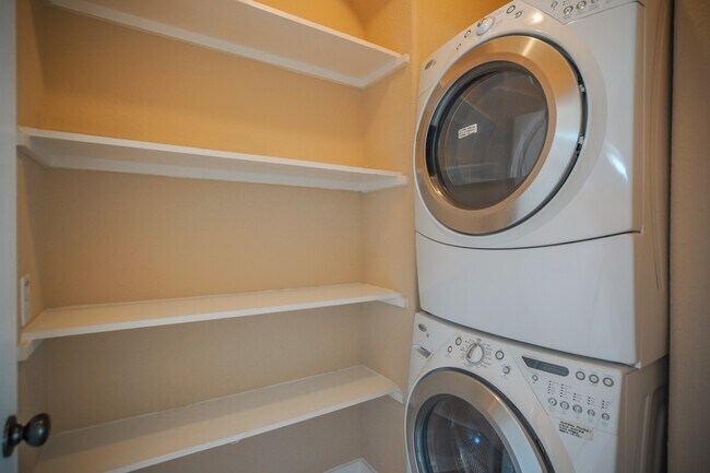 Building Photo - 2 Hadlock Pl