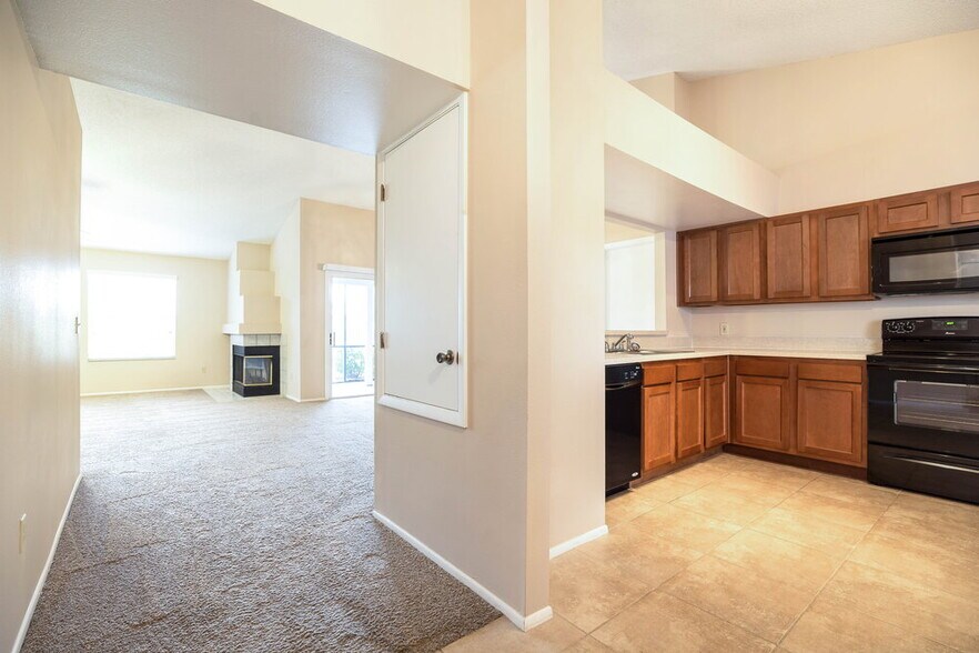 Building Photo - 2741 Falling Tree Cir