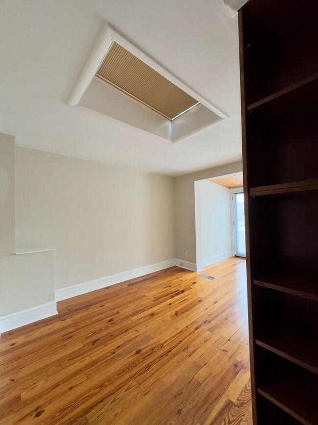 Building Photo - Charming 2 Bedroom/1 Bathroom Townhome with Deck and Parking Pad in South Baltimore!