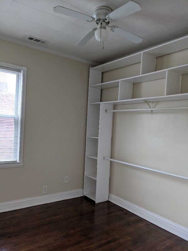 Building Photo - 10655 S Hoxie Ave