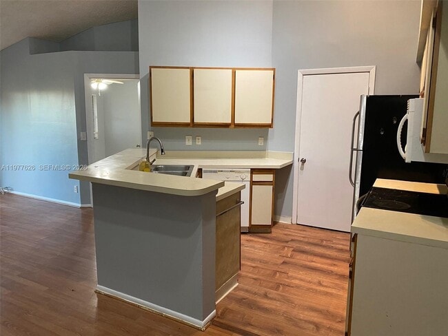 Building Photo - 9999 Summerbreeze Dr