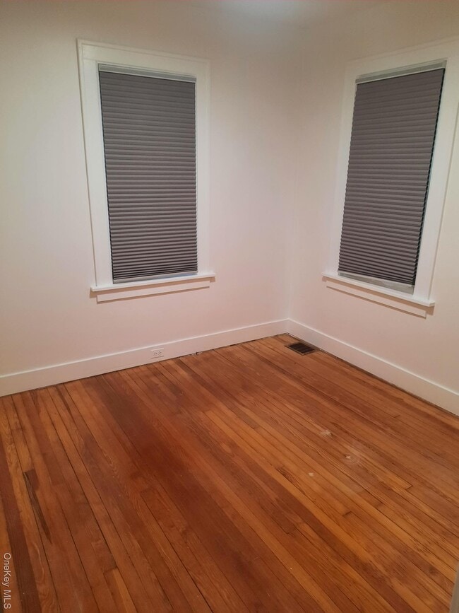 Building Photo - 23 Valley Ave