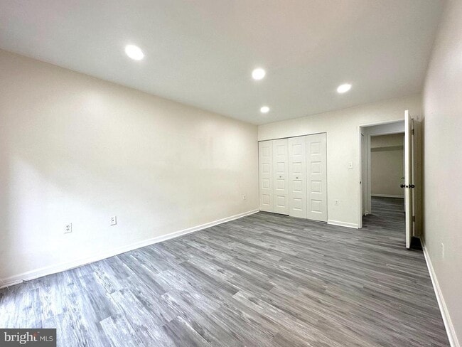 Building Photo - 8119 Inverness Ridge Rd