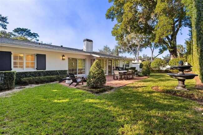 Building Photo - 2220 Vía Tuscany