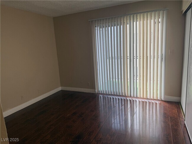 Building Photo - 4689 W Sand Creek Ave