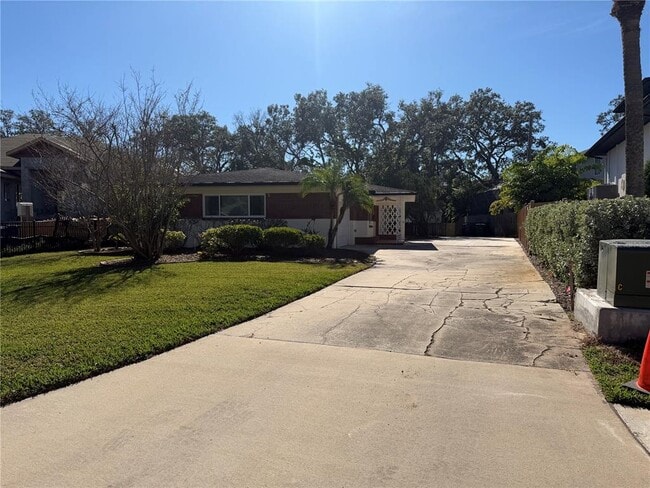 Building Photo - 4640 W Lamb Ave