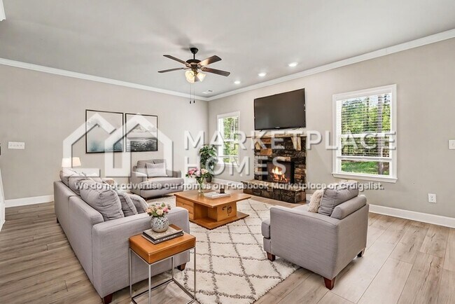 Building Photo - 110 Hawthorn Ln