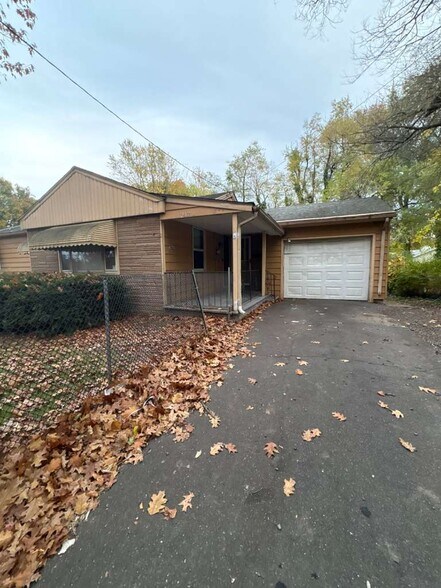 Building Photo - 247 Fairmont Ave