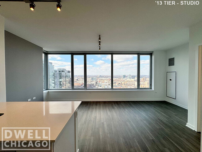 Building Photo - 1200 N La Salle Dr