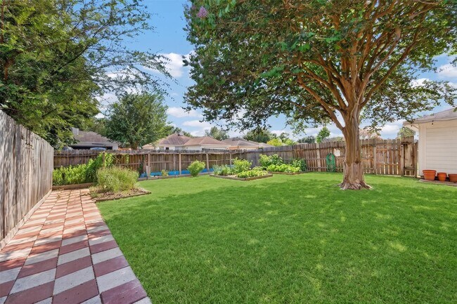 Building Photo - 15307 Flemington Ave