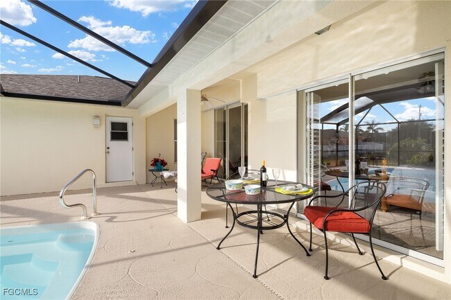 Building Photo - 2305 SW 19th Pl