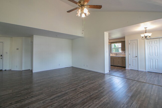 Building Photo - 1325 Meredith Way