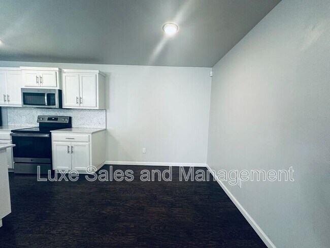 Building Photo - 11412 N Lincoln Blvd