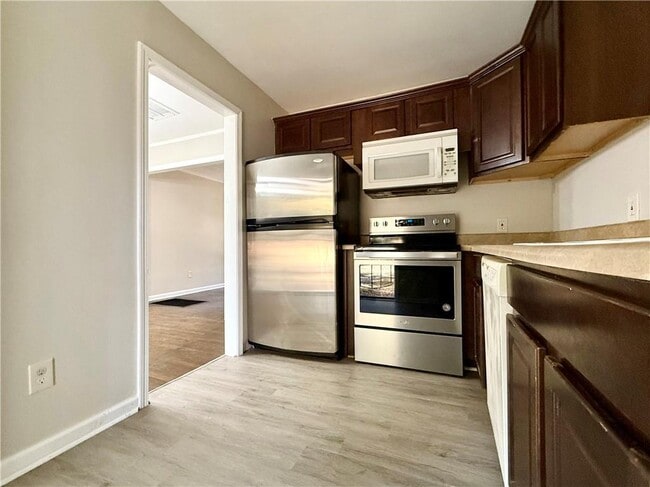 Building Photo - 1910 Wildwood Dr