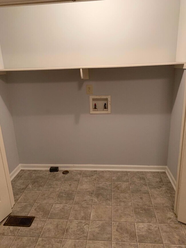 Building Photo - Kittrell Duplex 3