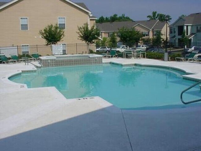 Building Photo - 447 W Longleaf Dr