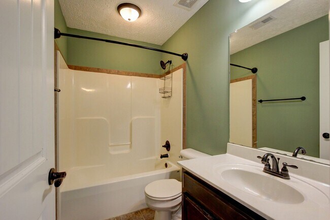 Building Photo - 716 Cavalier Dr