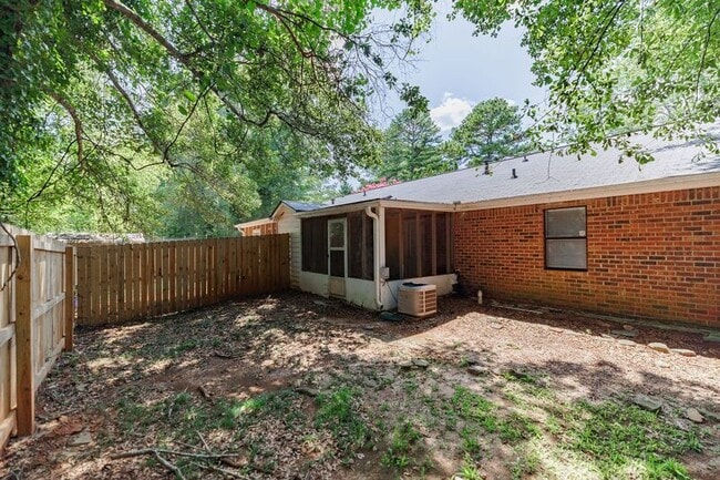 Building Photo - 112 Upland Ct