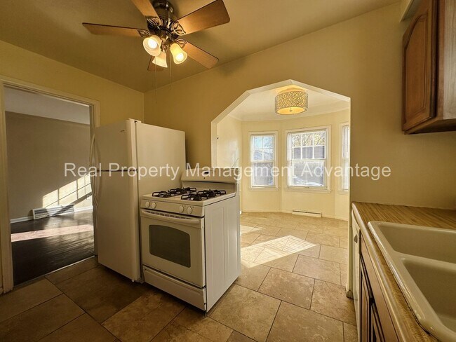 Building Photo - Ferndale Charm Close to Everything - Bay W...