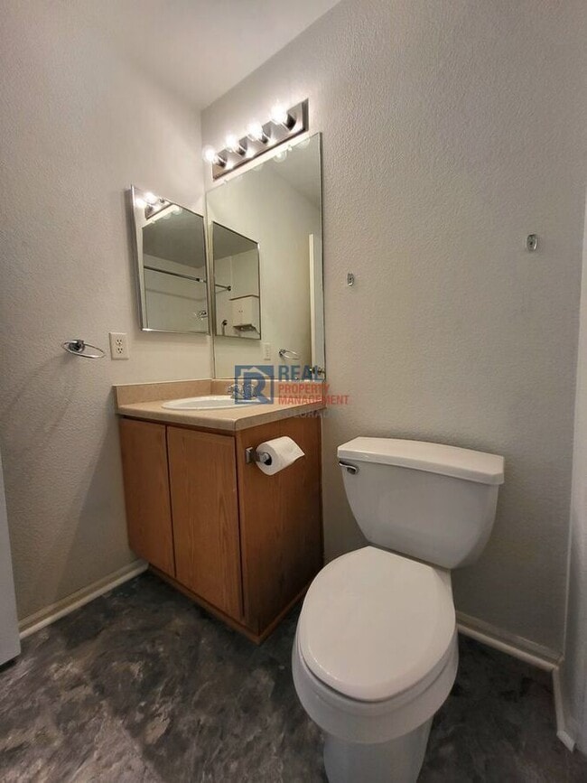 Building Photo - 5467 S Quatar Ct