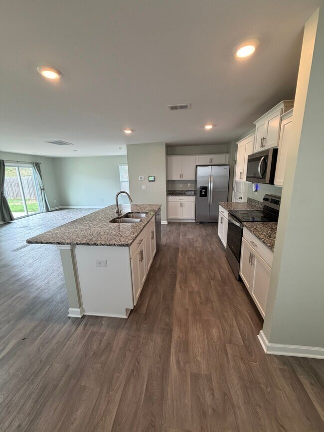 Building Photo - 5033 Pratt Dr