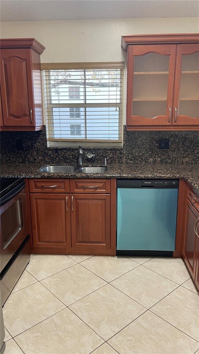 Building Photo - 6952 SW 148 Ln